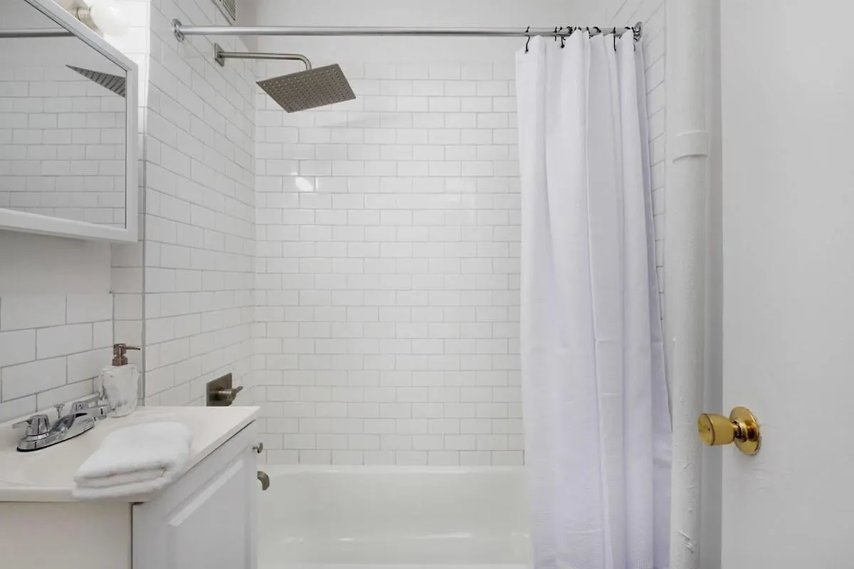 ניו יורק 74-1C New Studio With Private Outdoors - Gym ניו יורק