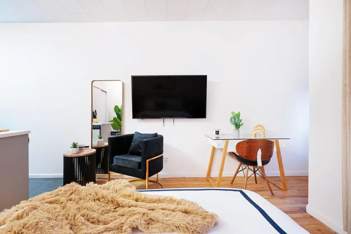 74-1C New Studio With Private Outdoors - Gym New York Apartment