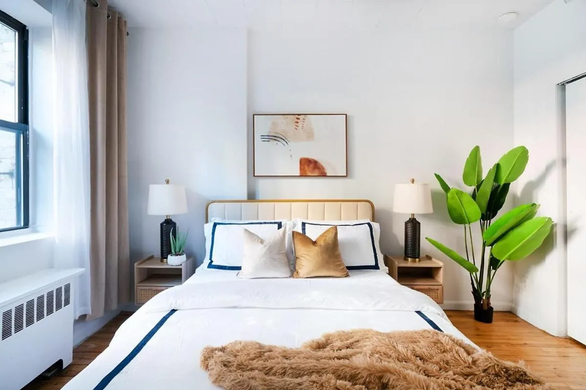 74-1C New Studio With Private Outdoors - Gym New York