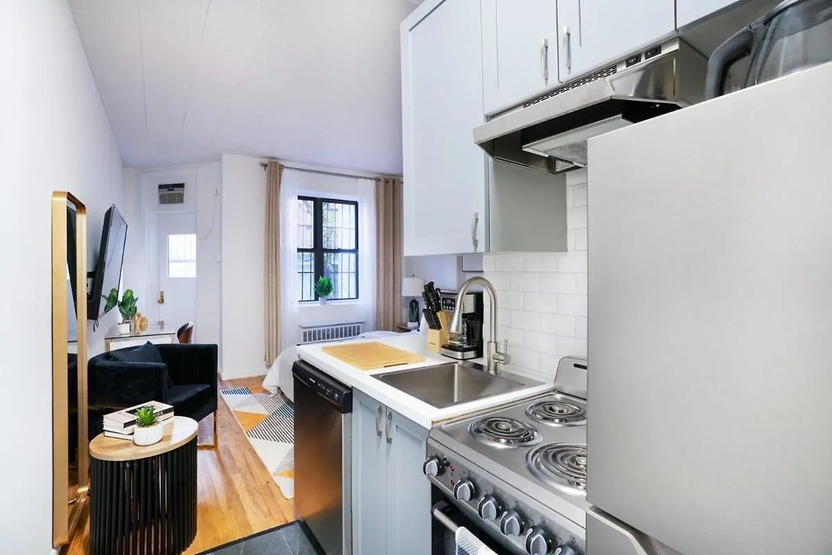 74-1C New Studio With Private Outdoors - Gym New York Apartmán